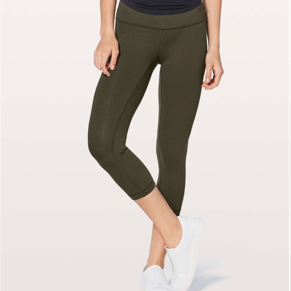 Lululemon Wunder Under size 6